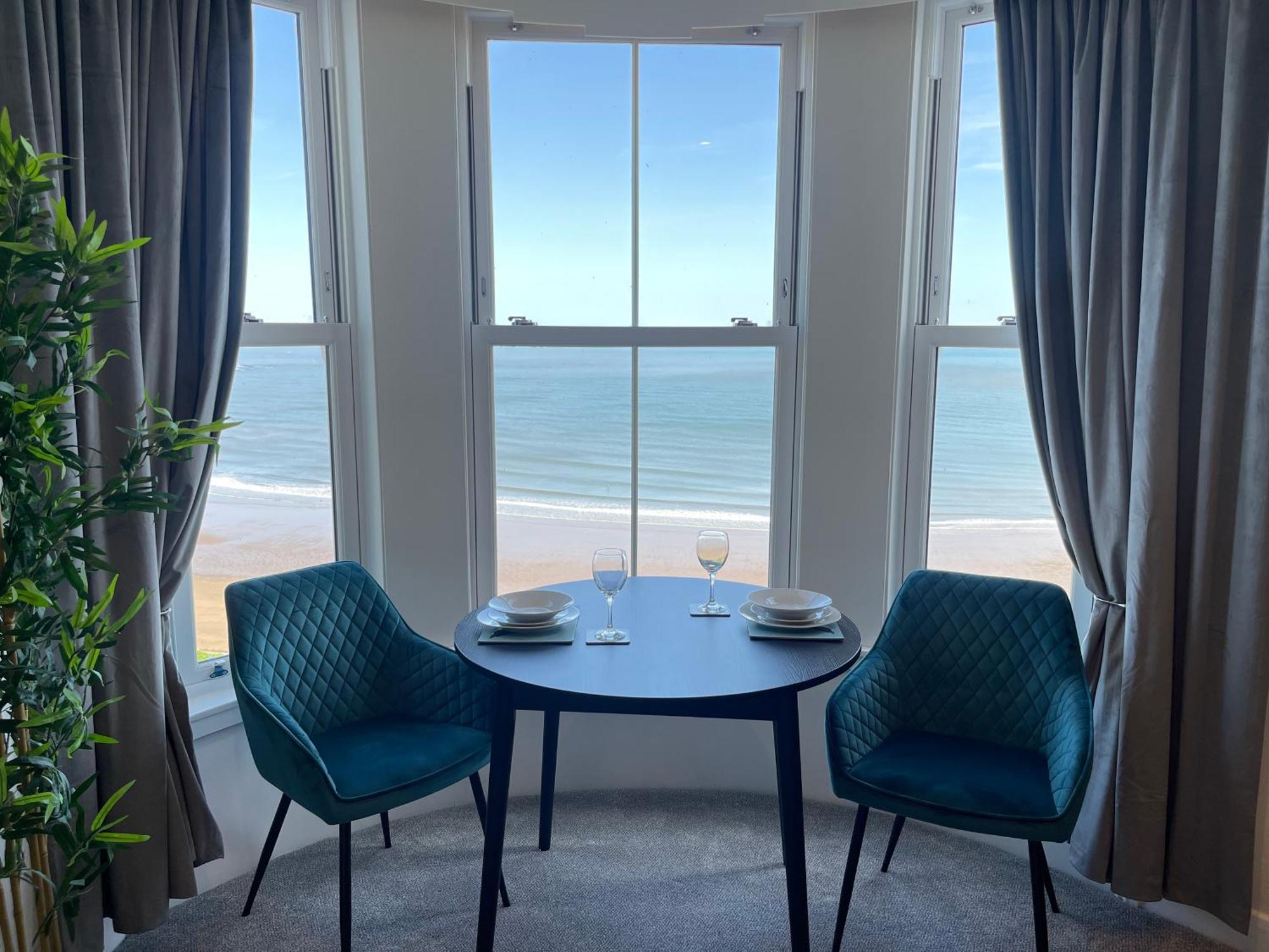 The Marlborough Sea View Holiday Apartments Scarborough Bagian luar foto